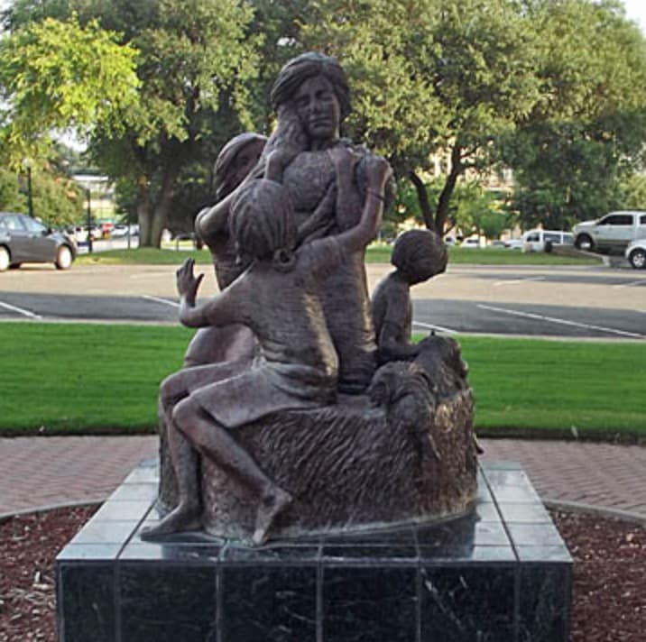 Friendship is for All Seasons' Sculpture